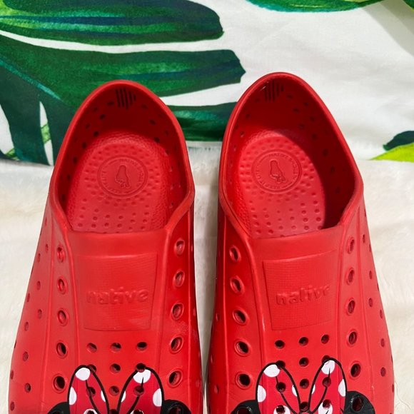 Disney Native Kids J2/ 7 Years Red Minnie Mouse Slip On Park Walking Shoes - Picture 2 of 6
